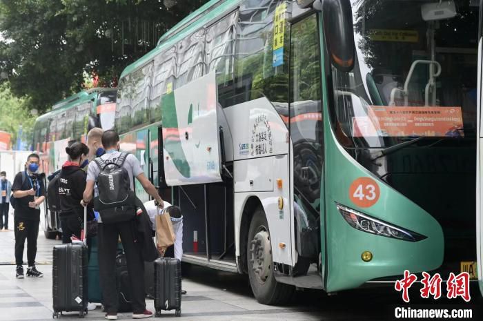 郭帆导演介绍到：;影片中所有的道具，几乎没有哪件是可以直接买到的